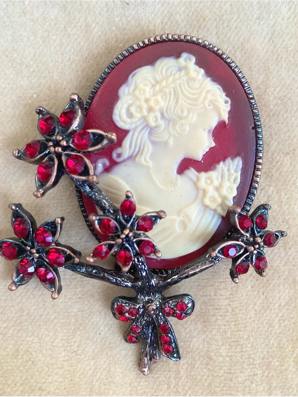 Two Pre-Owned Women’s Vintage Versatile Cameo Brooches / Pendants